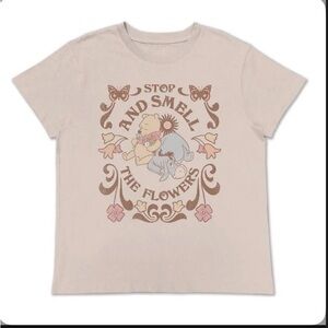 Women's Medium Winnie the Pooh Flowers Short Sleeve Graphic T-Shirt